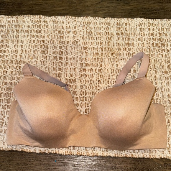 Wacoal Tan Nylon Seamless Comfort Bra with Underwire Size 40D Used - Picture 2 of 5